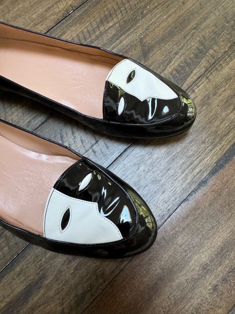 Stuart Weitzman | Theatre Mask Patent Leather Loafer Flats - Picture 6 of 10